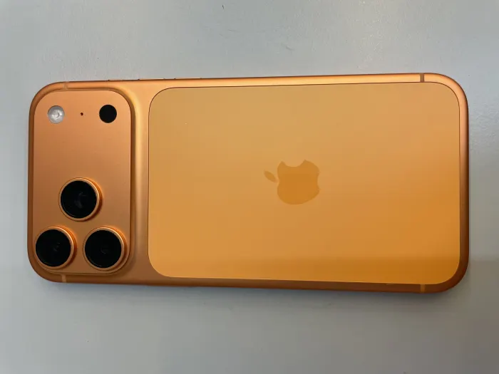 Apple iPhone 17 Pro Max — photo 5 of 10