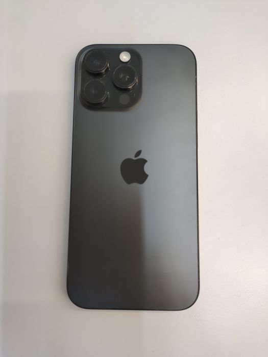 Apple iPhone 16 Pro Max — photo 2 of 8