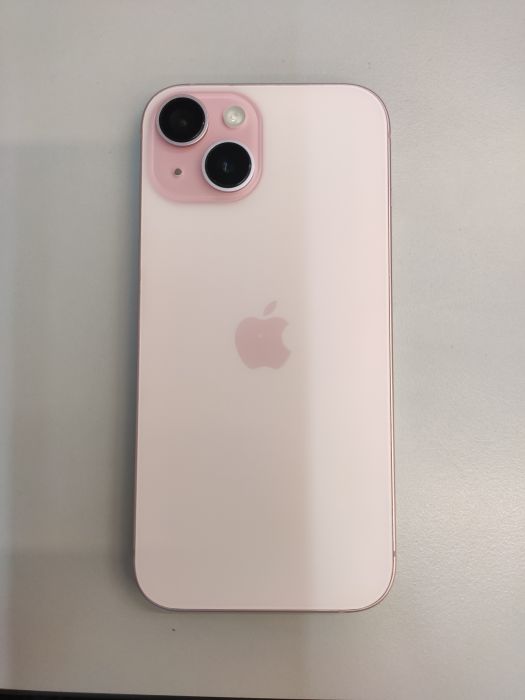 Apple iPhone 15 — photo 2 of 11