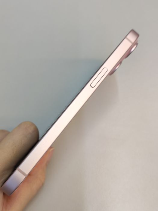 Apple iPhone 15 — photo 4 of 11
