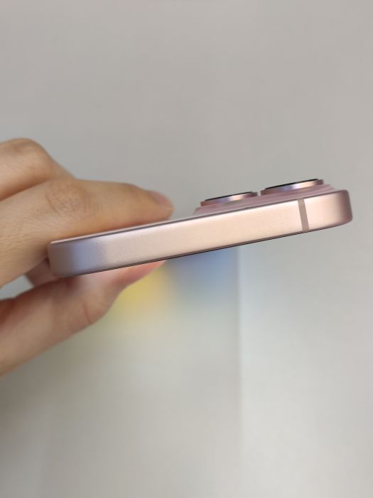 Apple iPhone 15 — photo 6 of 11