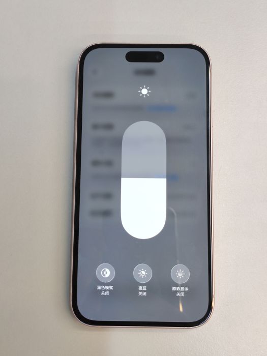 Apple iPhone 15 — photo 7 of 11