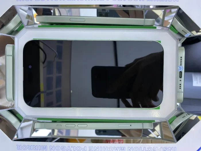 Apple iPhone 15 — photo 2 of 10