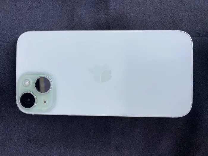 Apple iPhone 15 — photo 3 of 10