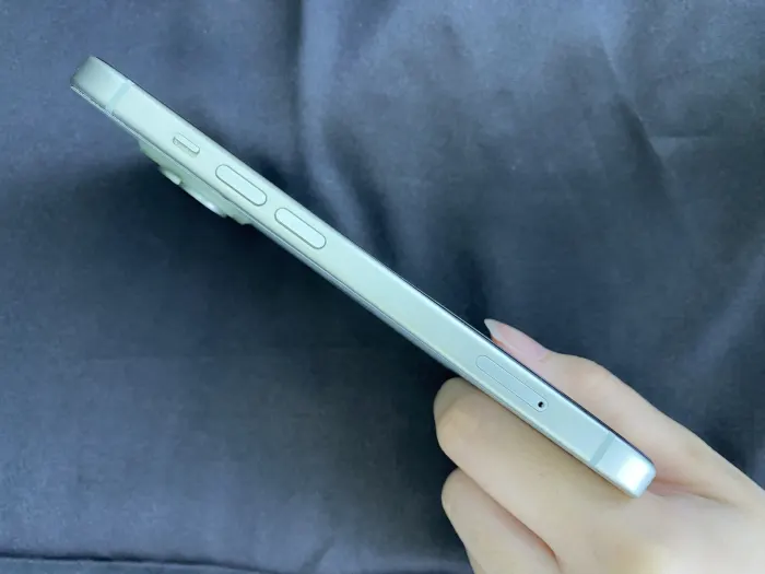 Apple iPhone 15 — photo 4 of 10