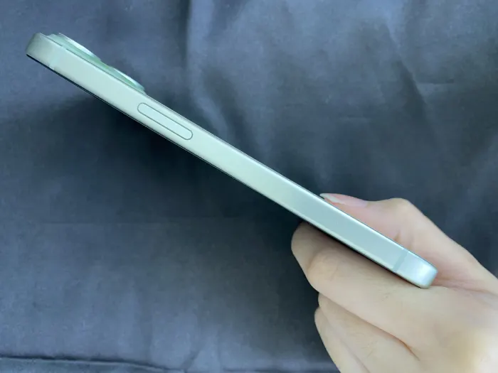 Apple iPhone 15 — photo 5 of 10