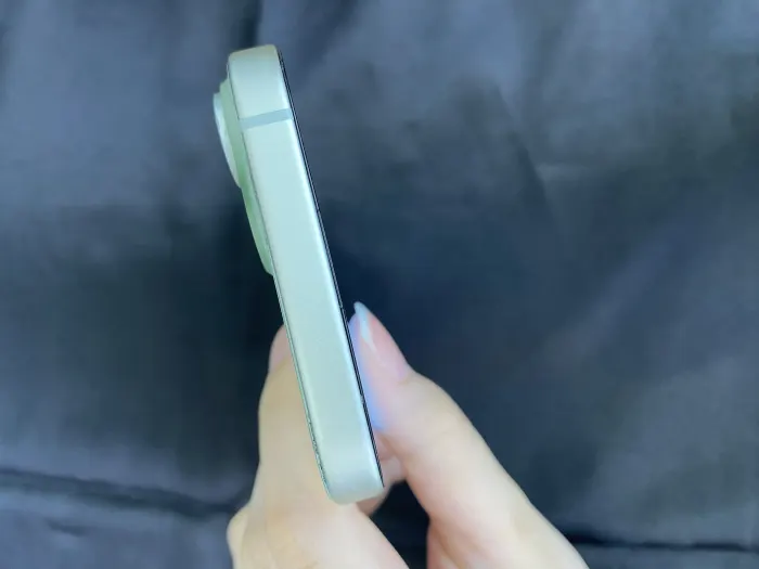 Apple iPhone 15 — photo 7 of 10