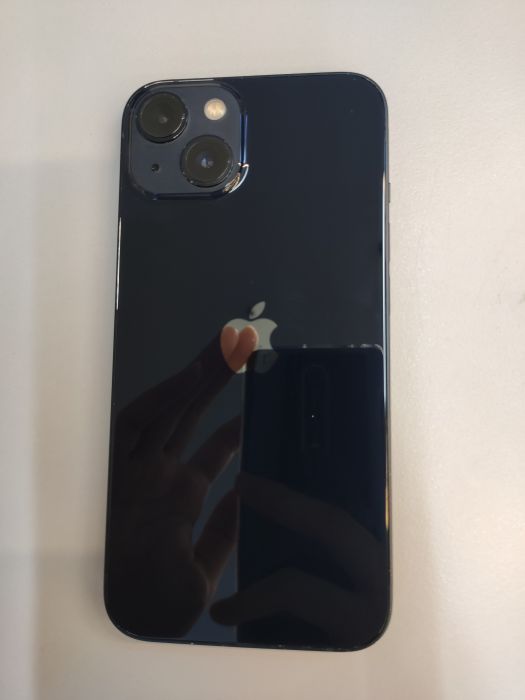 Apple iPhone 13 — photo 2 of 9