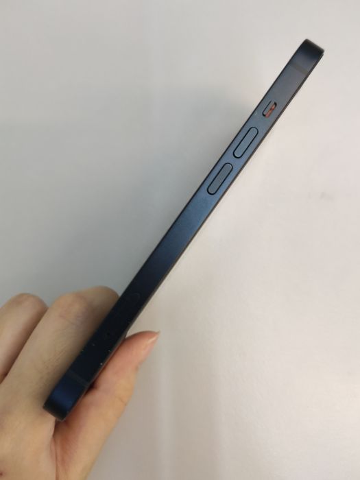Apple iPhone 13 — photo 3 of 9