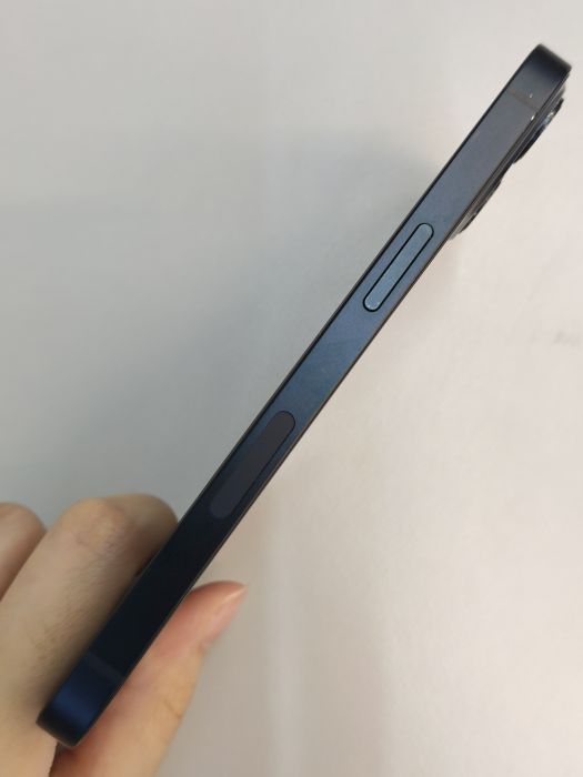Apple iPhone 13 — photo 4 of 9