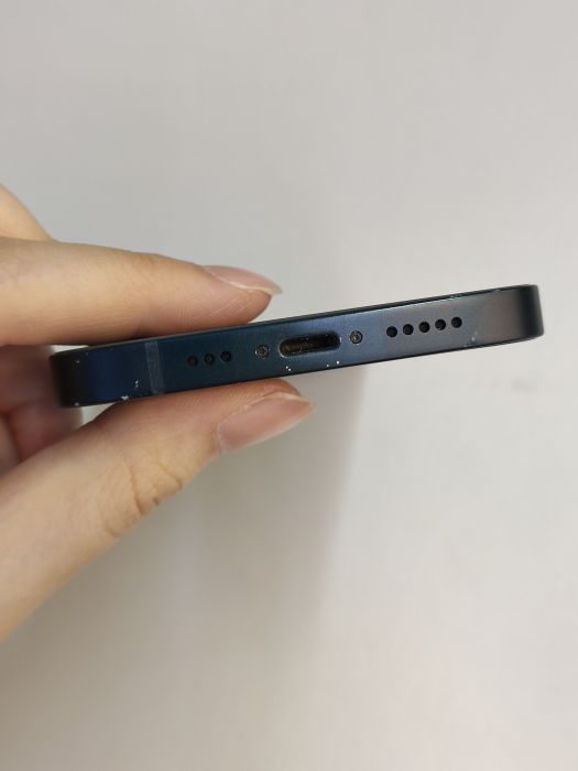 Apple iPhone 13 — photo 5 of 9