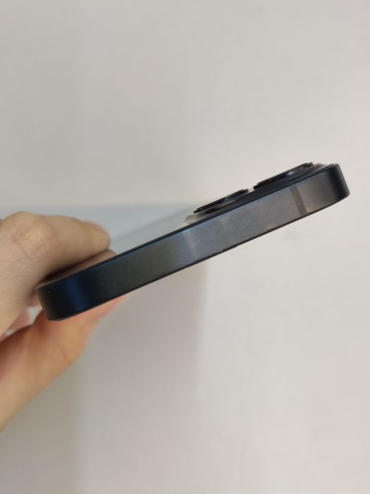 Apple iPhone 13 — photo 6 of 9