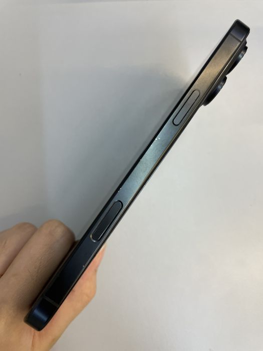 Apple iPhone 16 Pro Max — photo 4 of 10