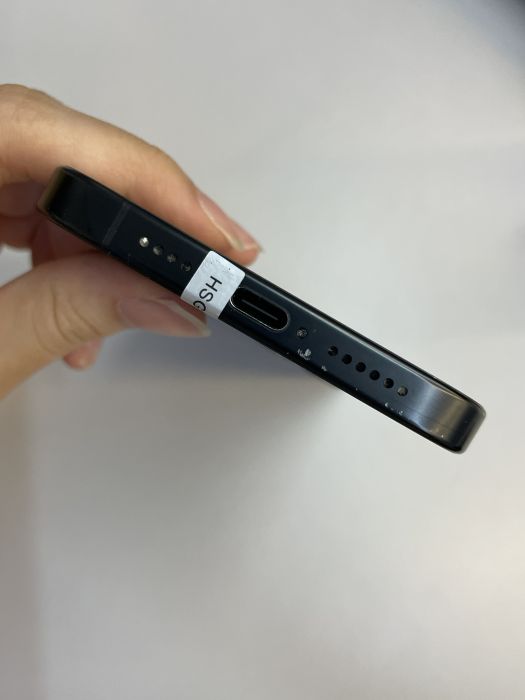 Apple iPhone 16 Pro Max — photo 7 of 10