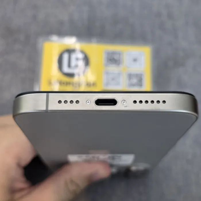 Apple iPhone 15 Pro Max — photo 7 of 8