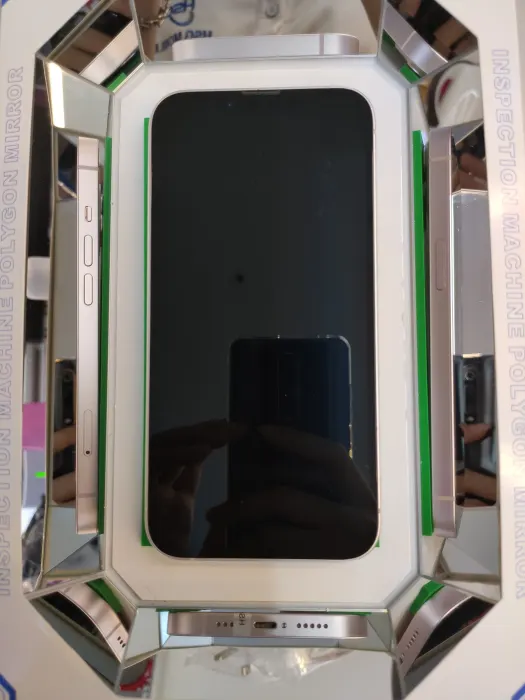 Apple iPhone 13 — photo 3 of 10