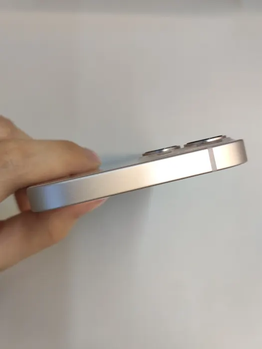Apple iPhone 13 — photo 4 of 10
