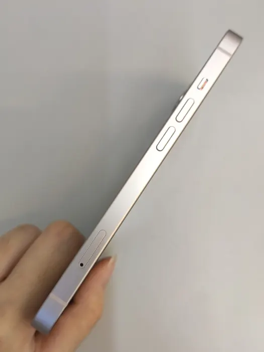 Apple iPhone 13 — photo 9 of 10