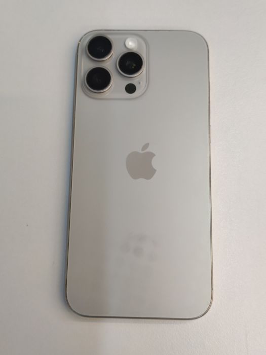 Apple iPhone 16 Pro Max — photo 4 of 10