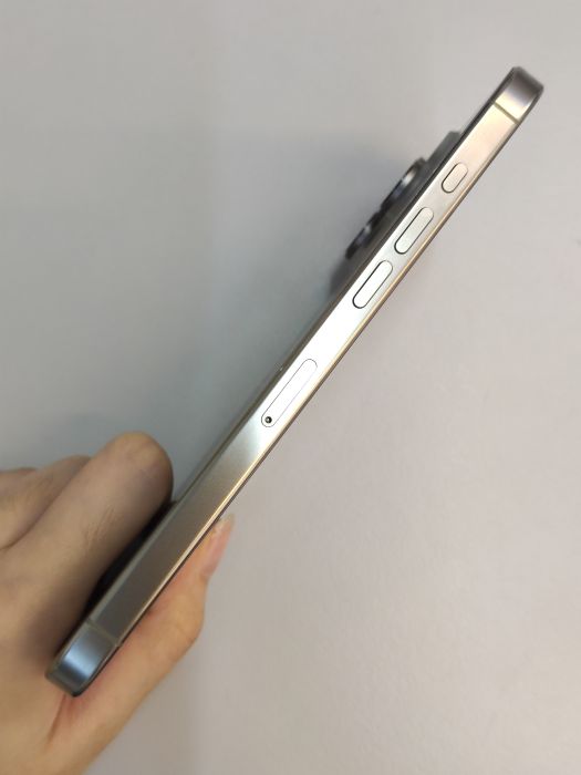 Apple iPhone 16 Pro Max — photo 5 of 10