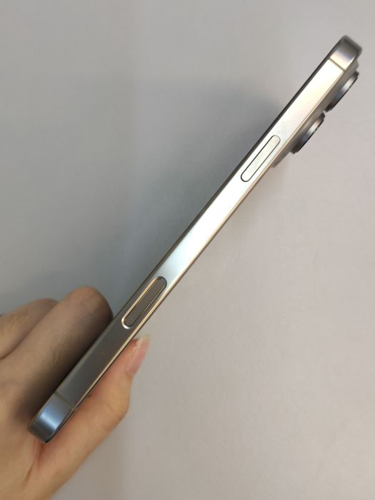 Apple iPhone 16 Pro Max — photo 6 of 10