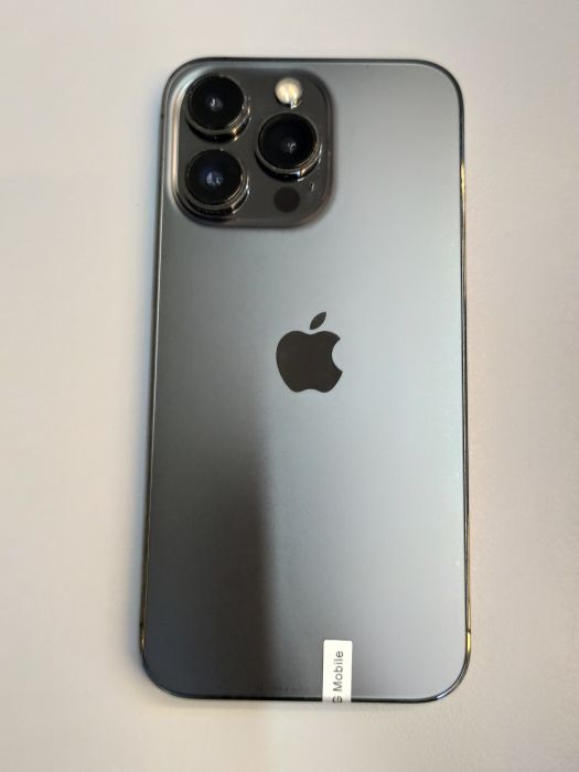 Apple iPhone 13 Pro — photo 2 of 10