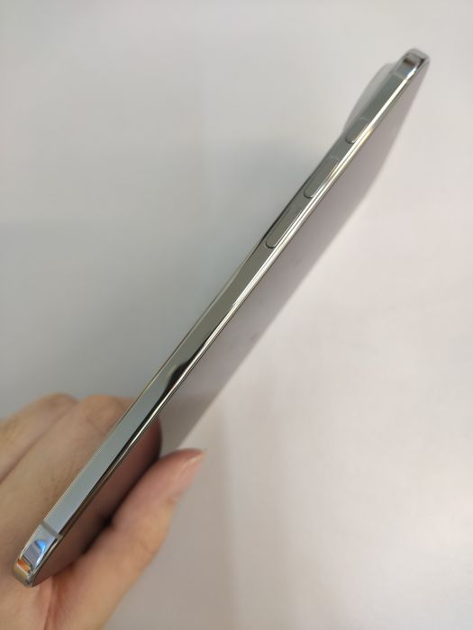 Apple iPhone 17 Air — photo 3 of 10