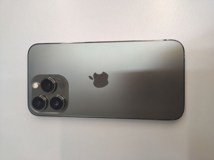 Apple iPhone 13 Pro — photo 2 of 9