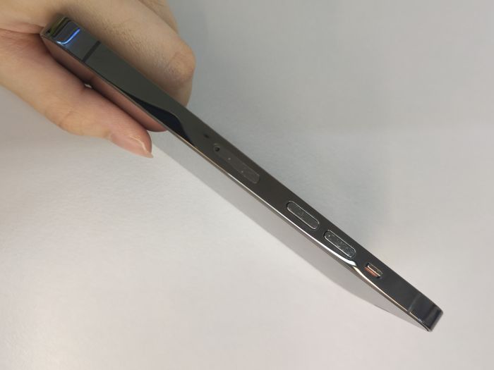 Apple iPhone 13 Pro — photo 3 of 9