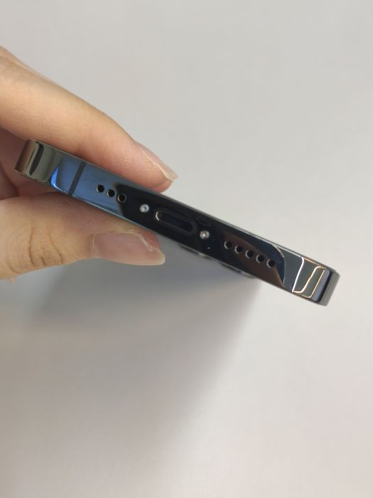 Apple iPhone 13 Pro — photo 5 of 9