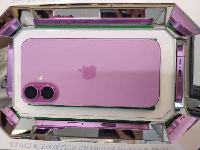 Apple Apple iPhone 16 — photo 2 of 10