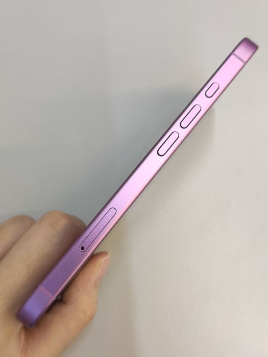 Apple Apple iPhone 16 — photo 5 of 10