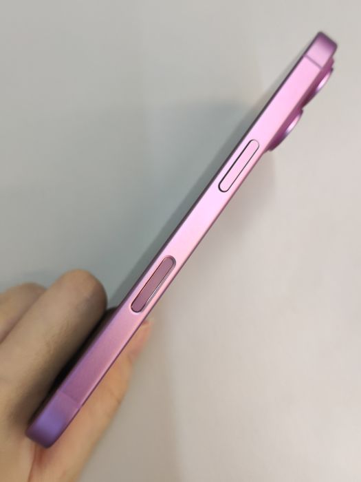 Apple Apple iPhone 16 — photo 6 of 10