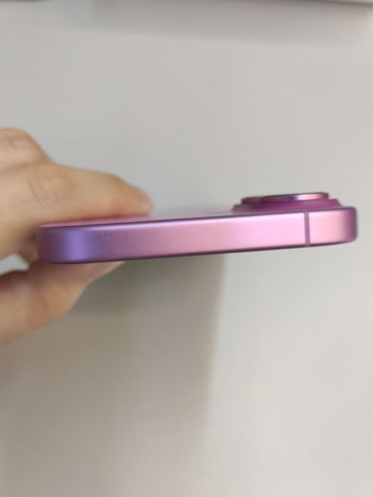 Apple Apple iPhone 16 — photo 8 of 10