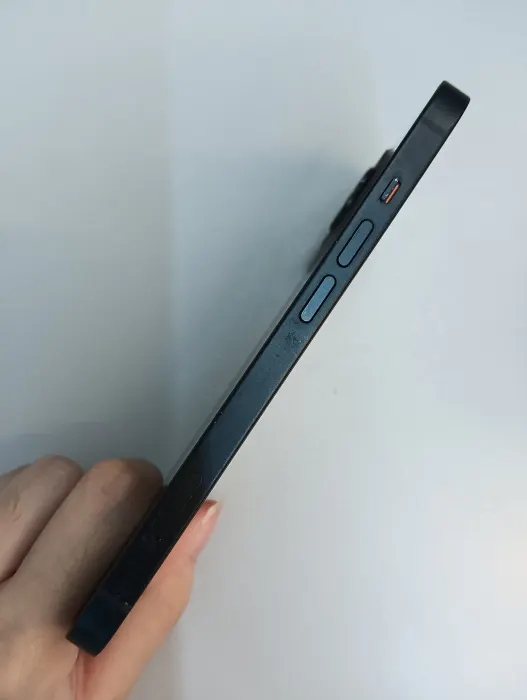 Apple iPhone 13 — photo 4 of 10