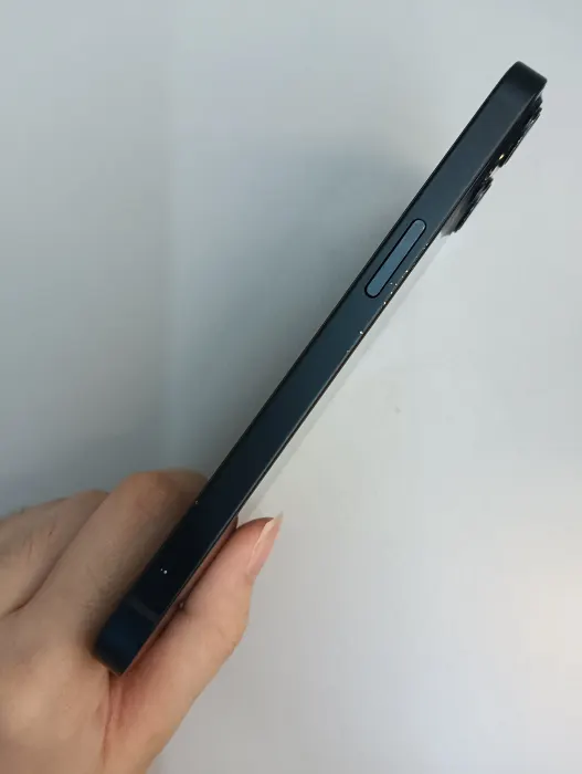 Apple iPhone 13 — photo 5 of 10