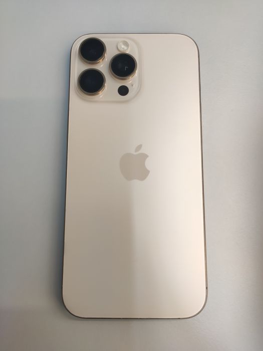 Apple iPhone 16 Pro Max — photo 4 of 10
