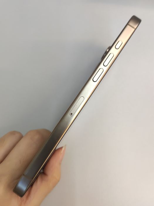 Apple iPhone 16 Pro Max — photo 5 of 10
