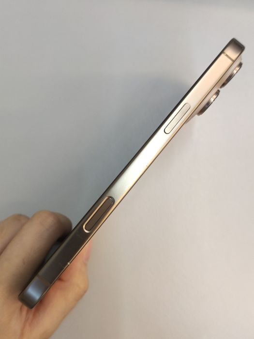 Apple iPhone 16 Pro Max — photo 6 of 10