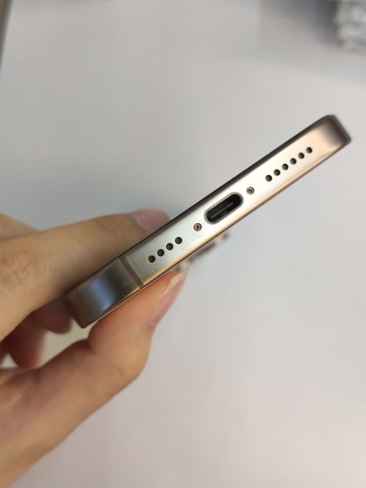 Apple iPhone 16 Pro Max — photo 7 of 10