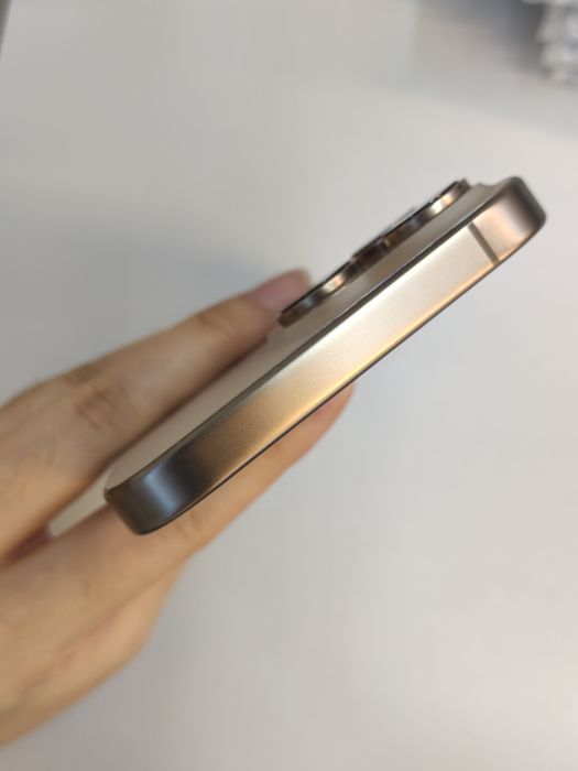 Apple iPhone 16 Pro Max — photo 8 of 10
