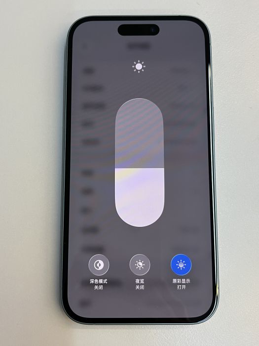Apple iPhone 16 — photo 3 of 10