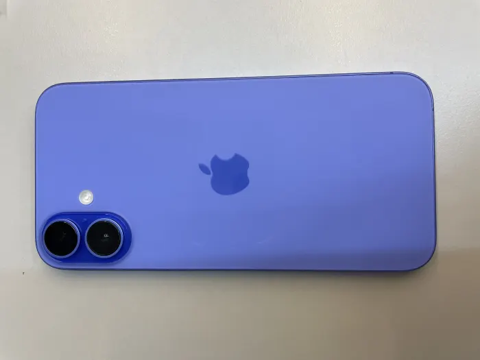 Apple iPhone 16 Plus — photo 3 of 10