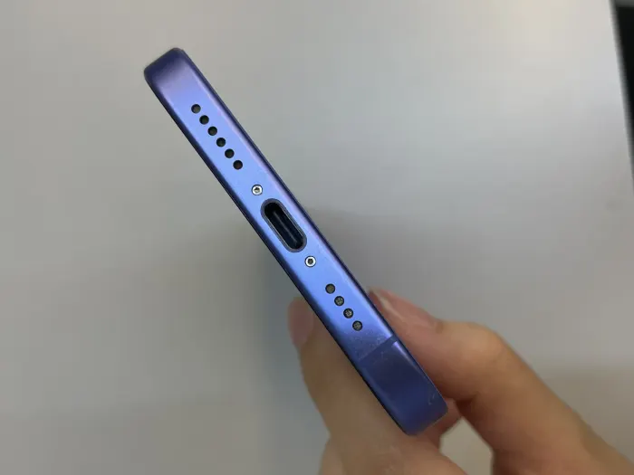 Apple iPhone 16 Plus — photo 6 of 10