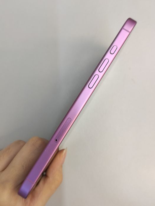 Apple iPhone 16 Plus — photo 3 of 10