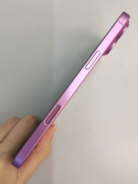 Apple iPhone 16 Plus — photo 4 of 10
