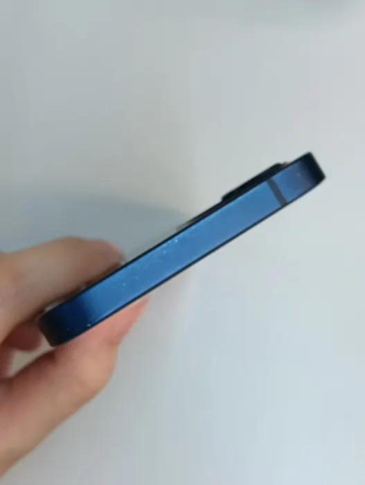 Apple iPhone 12 — photo 4 of 10