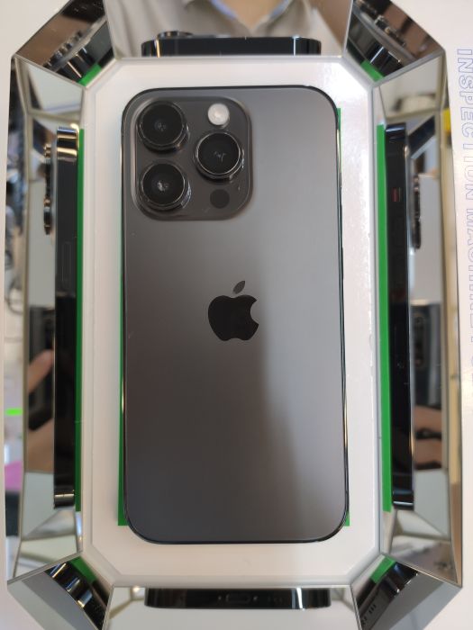 Apple iPhone 14 Pro — photo 2 of 10