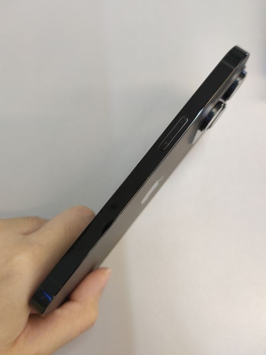 Apple iPhone 14 Pro — photo 6 of 10
