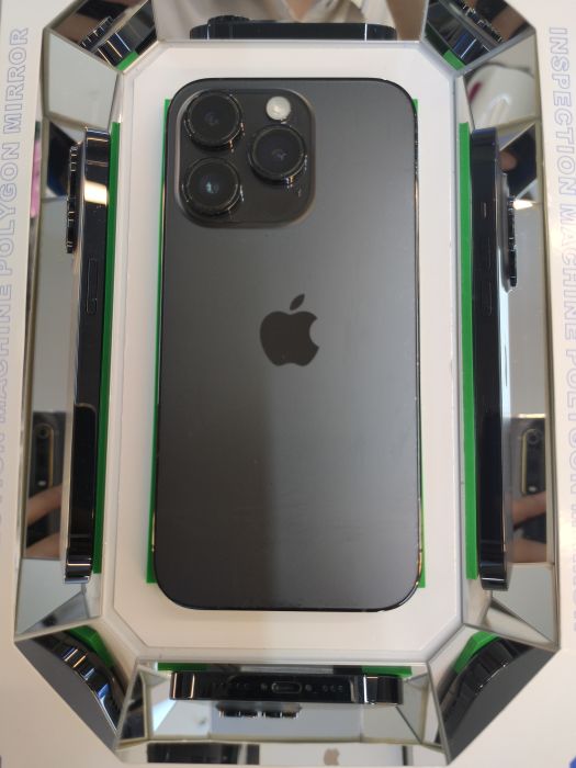 Apple iPhone 14 Pro — photo 2 of 10